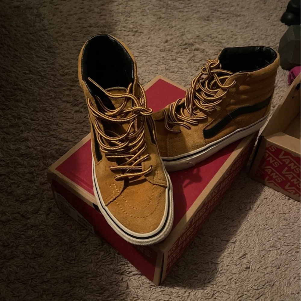 Vans - Picture 2 of 2